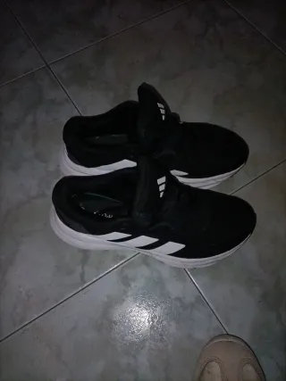 Deportivas Adidas Negras y Blancas hombre