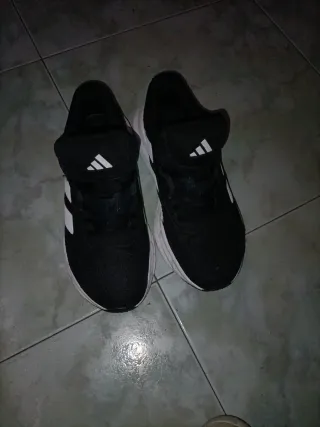 Deportivas Adidas Negras y Blancas hombre