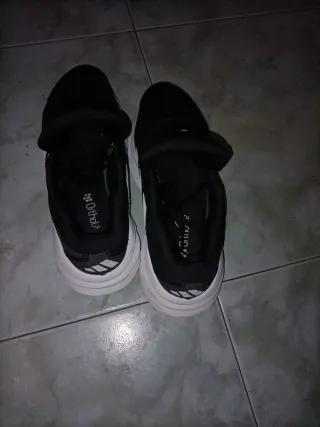 Deportivas Adidas Negras y Blancas hombre