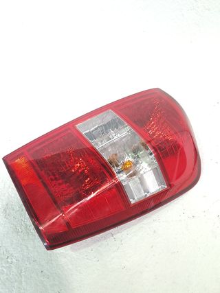 PILOTO TRASERO DERECHO KIA CARNIVAL