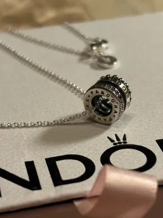 Collar Pandora Círculo con Logo