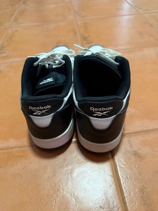 Zapatillas Reebok Negras y Blancas