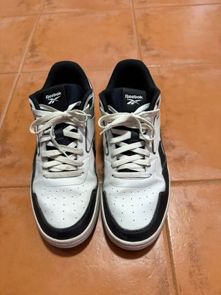 Zapatillas Reebok Negras y Blancas