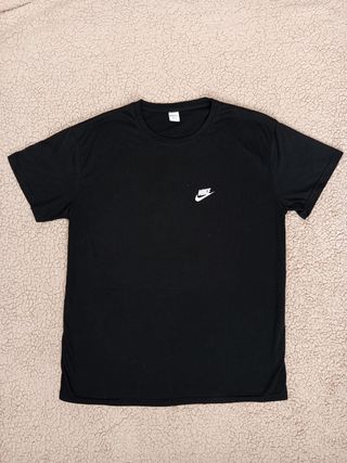 Camiseta Nike Sportswear Club Negra