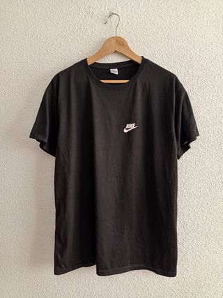 Camiseta Nike Sportswear Club Negra