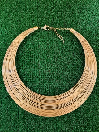 Gargantilla hilos dorados rígida