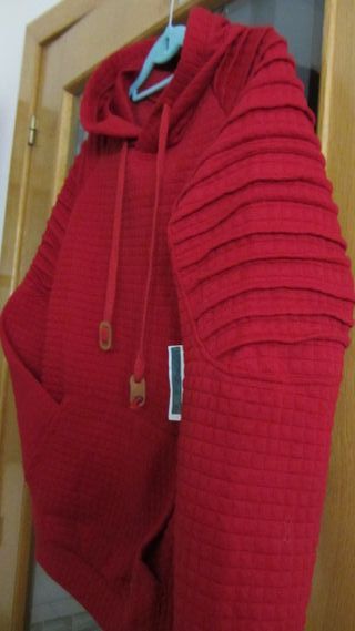 Pantalones vaqueros grises y azules, y jerseys