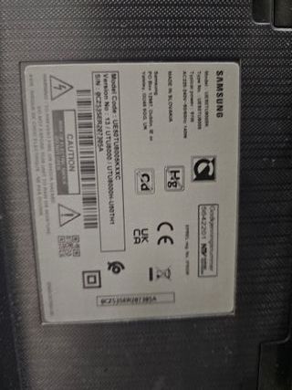 Samsung TV UE50TU8005K con rayas