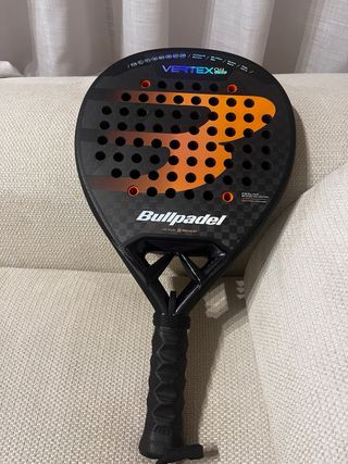 Pala Bullpadel Vertex 04 Hybrid 2025