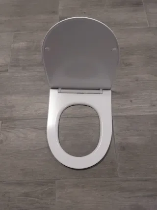 Tapa de inodoro blanca