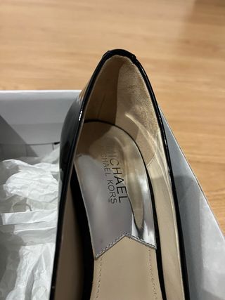 Zapatos Michael Kors Negros Charol Tacón