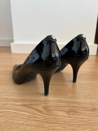 Zapatos Michael Kors Negros Charol Tacón