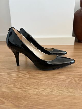 Zapatos Michael Kors Negros Charol Tacón
