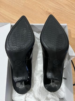 Zapatos Michael Kors Negros Charol Tacón