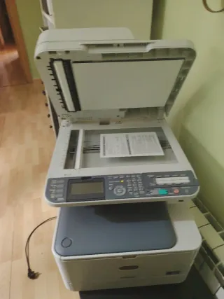 Impresora Láser Color Multifunción