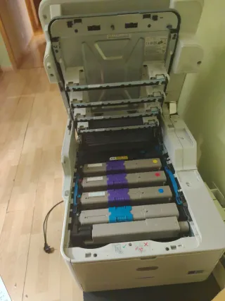 Impresora Láser Color Multifunción