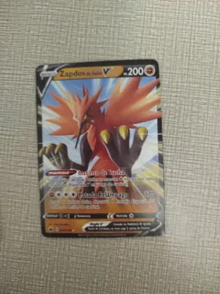 Cartas Pokémon Articuno V y Zapdos V Galar