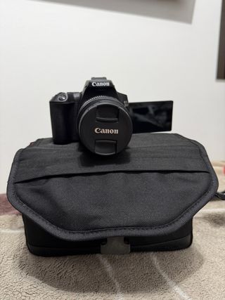 Cámara Canon EOS 250D + Lente 18-55mm