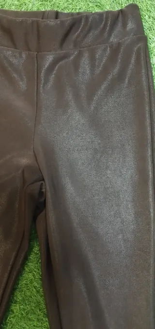 Pantalón efecto piel marrón