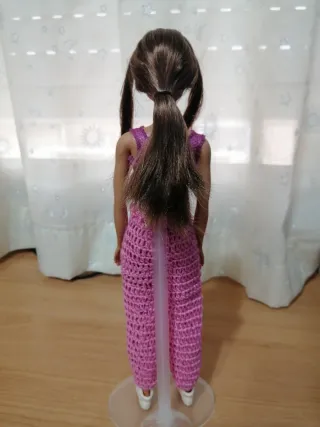 Barbie Neysa + Chándal Crochet Rosa