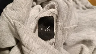 Sudadera Nude Proyect como nueva