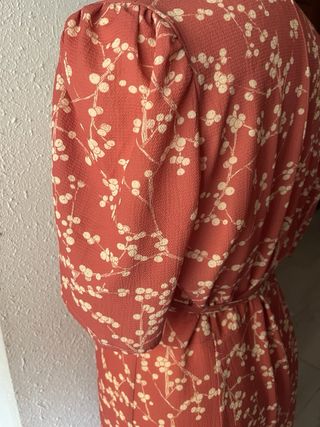 Vestido midi cruzado floral