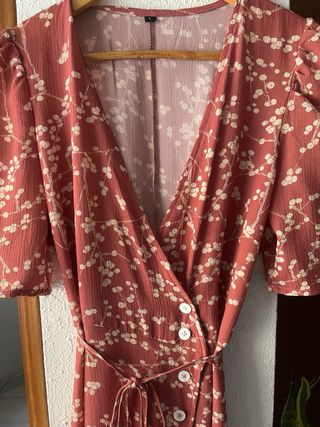 Vestido midi cruzado floral