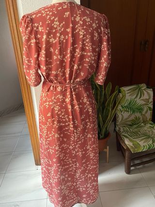 Vestido midi cruzado floral