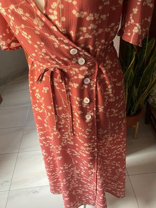 Vestido midi cruzado floral