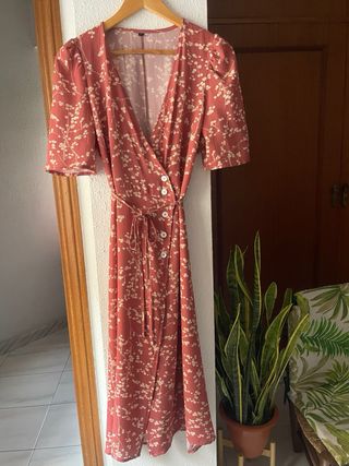 Vestido midi cruzado floral