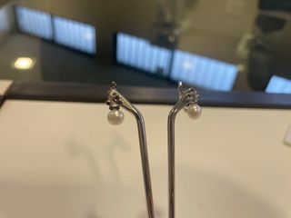 Pendientes Oro Blanco 18K Perla y Diamante