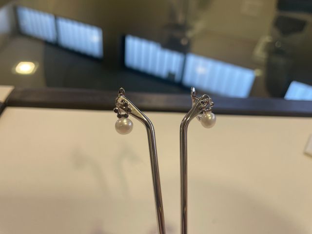 Pendientes Oro Blanco 18K Perla y Diamante
