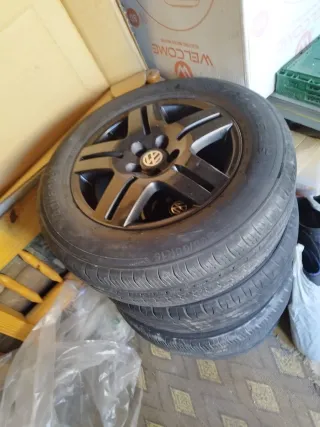 Llantas 15 aluminio negras par golf 4