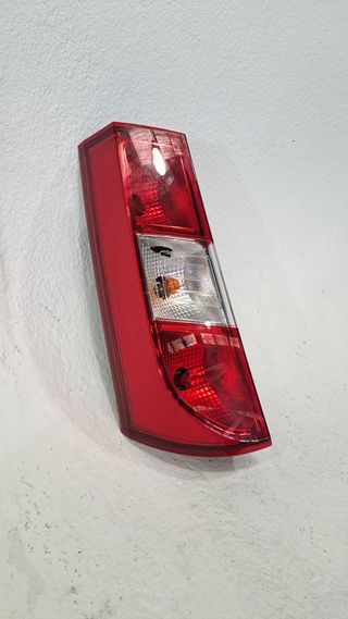 PILOTO TRASERO IZQUIERDO DACIA DOKKER (2)