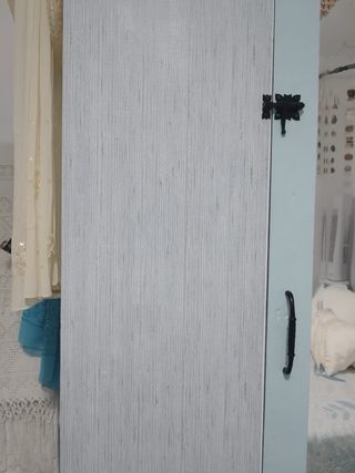 Armario antiguo restaurado azul y blanco