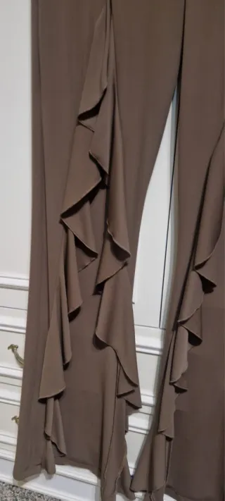 Pantaloni donna marroni con volant