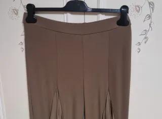 Pantaloni donna marroni con volant