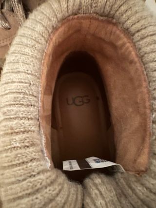 Botas UGG Beige impermeables con Puño Tejido