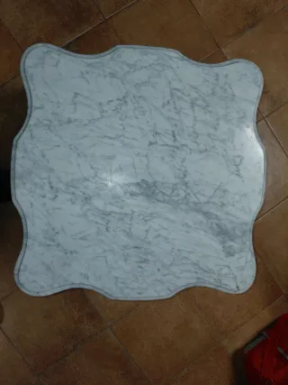 Mesa antigua de mármol tallada a mano