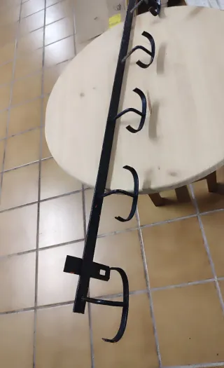 Colgador antiguo de hierro