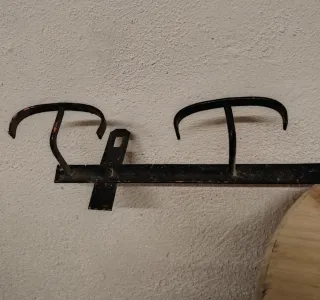 Colgador antiguo de hierro