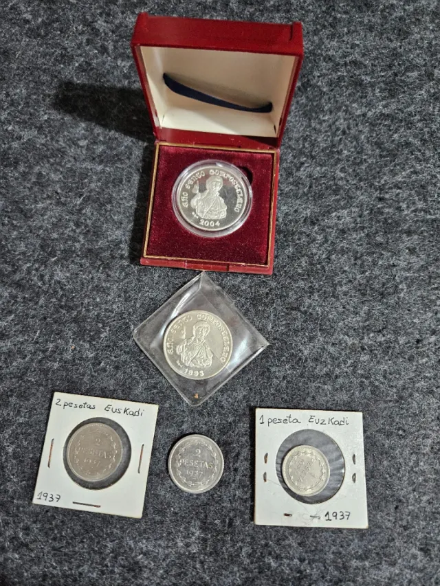 Lote 3 monedas 1937 Euskadi y Catedral Santiago