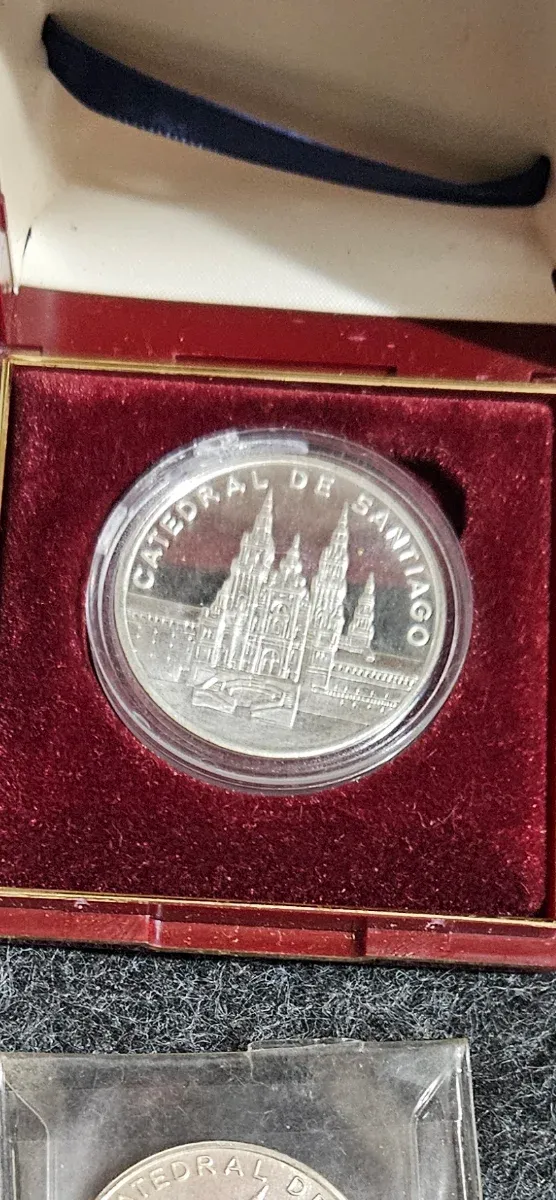 Lote 3 monedas 1937 Euskadi y Catedral Santiago