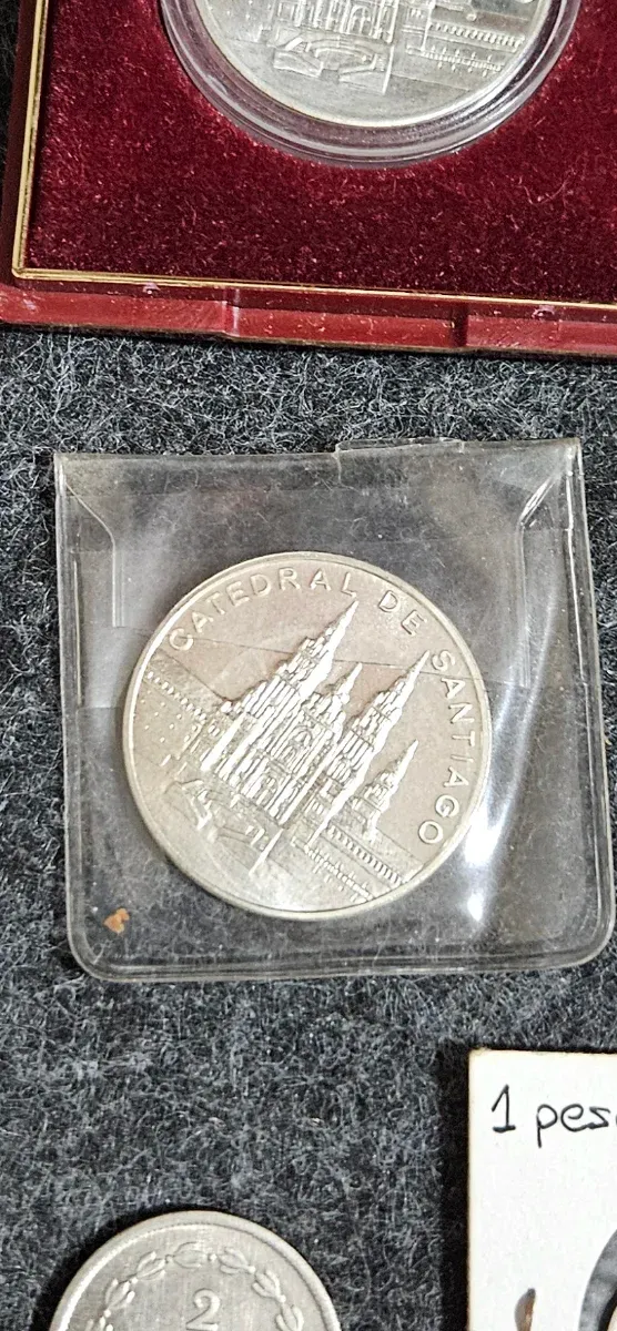 Lote 3 monedas 1937 Euskadi y Catedral Santiago