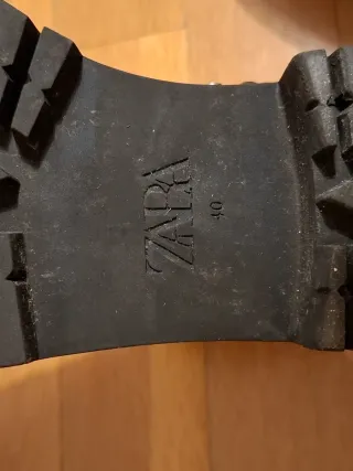 Botines negros con tachuelas