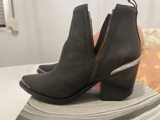 Botines Jeffrey Campbell Negro y plata