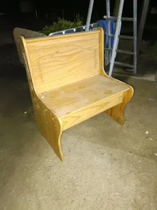 Banco de madera con baúl