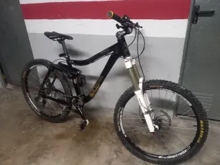 Bicicleta Kona Doble Suspensión