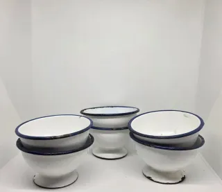 Cuencos vintage metal blanco y azul