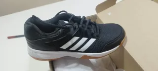 Zapatillas Adidas Negras y Blancas